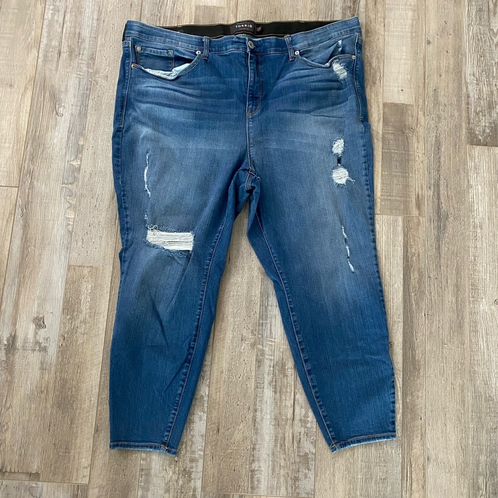 Torrid cropped jean size 26S( 4 X )